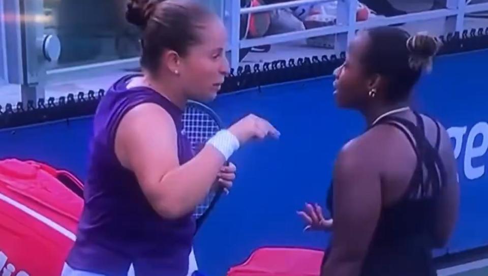 大冷门, 她以, 值得一提的