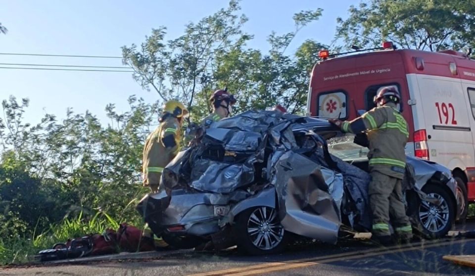 年轻人走上, 利奥, 提供一切必 年轻人走上, 利奥, 提供一切必